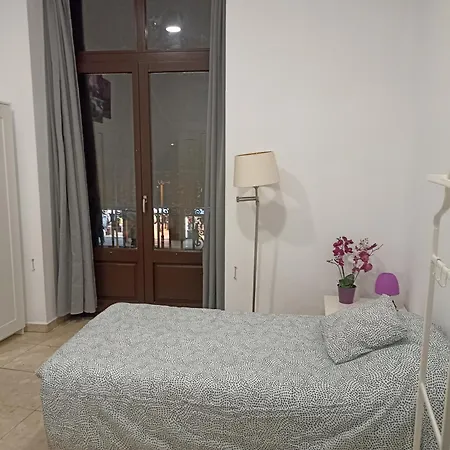 8 Con Balcon A La Rambla Barcelona