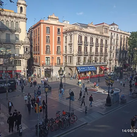8 Con Balcon A La Rambla * Barcelona