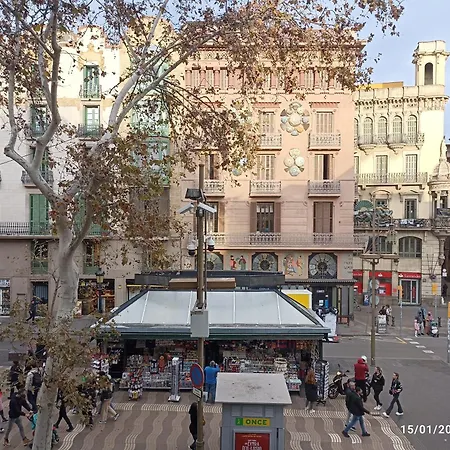 8 Con Balcon A La Rambla * Barcelona